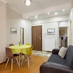 Private Pristine Balcony Home- Heart Of The Center